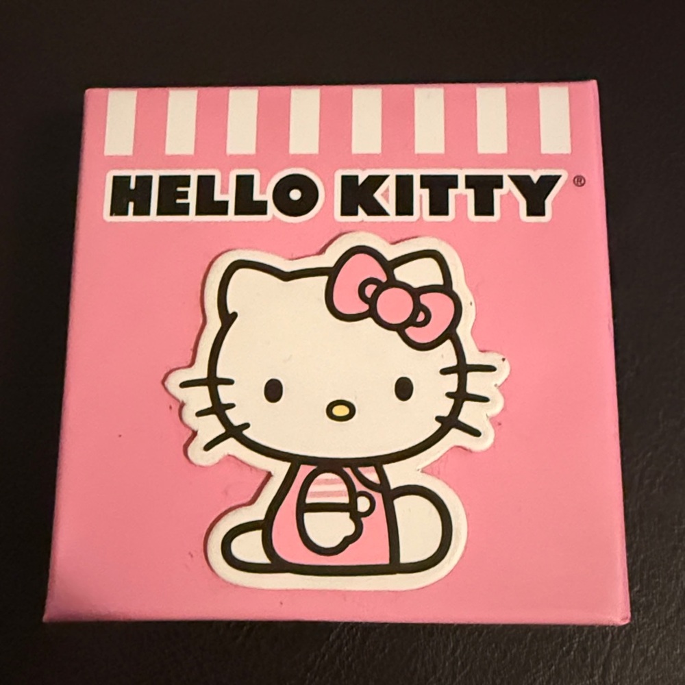 Hello Kitty earrings - Picture 2 of 2